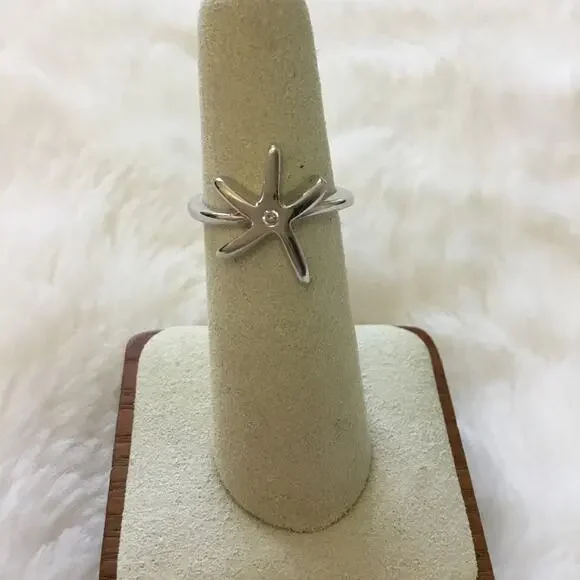 Sterling Silver Classic Star Ring - Picture 1 of 7